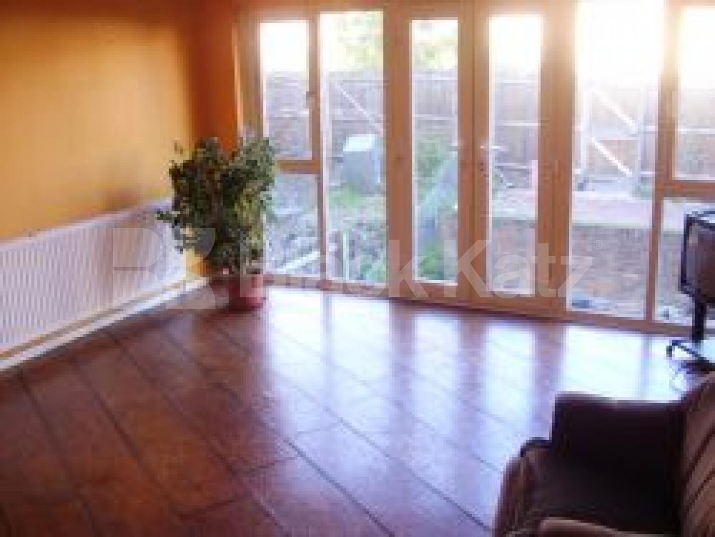 			4 Bedroom, 1 bath, 1 reception Flat			 Watermint Quay, STOKE NEWINGTON N16